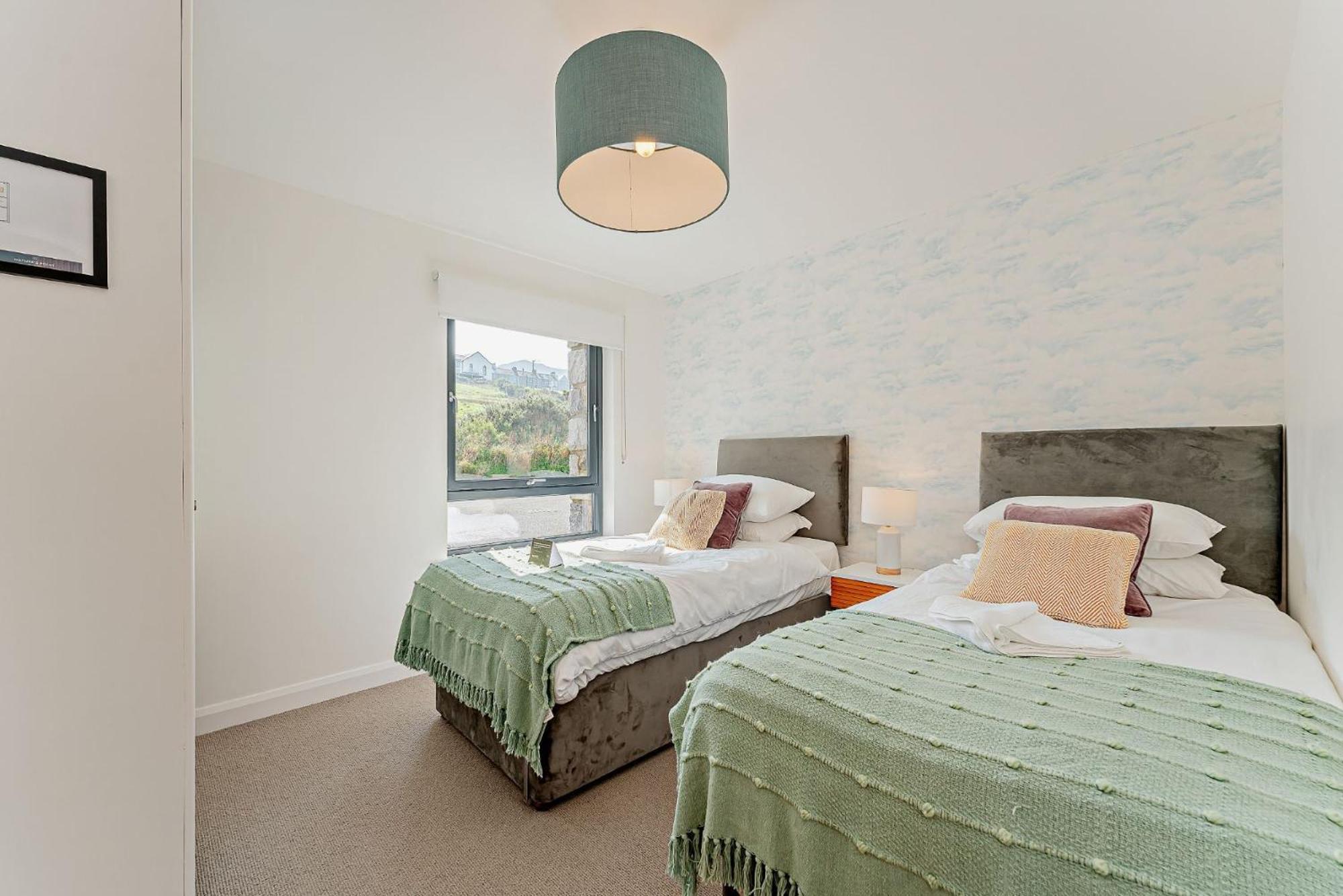 2 Bed Ground Floor Apartment - 11 Plas Pistyll Luaran gambar