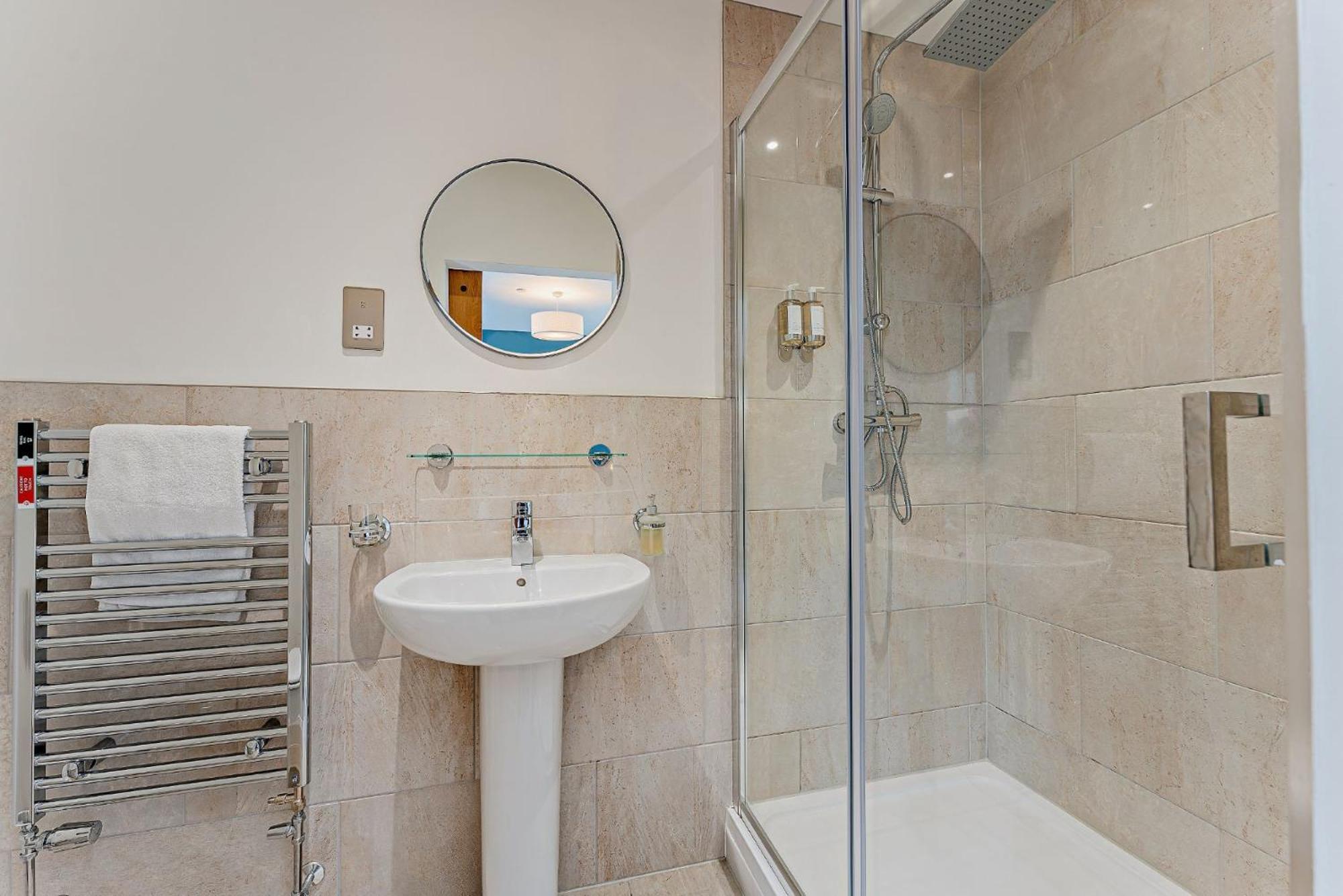2 Bed Ground Floor Apartment - 11 Plas Pistyll Luaran gambar
