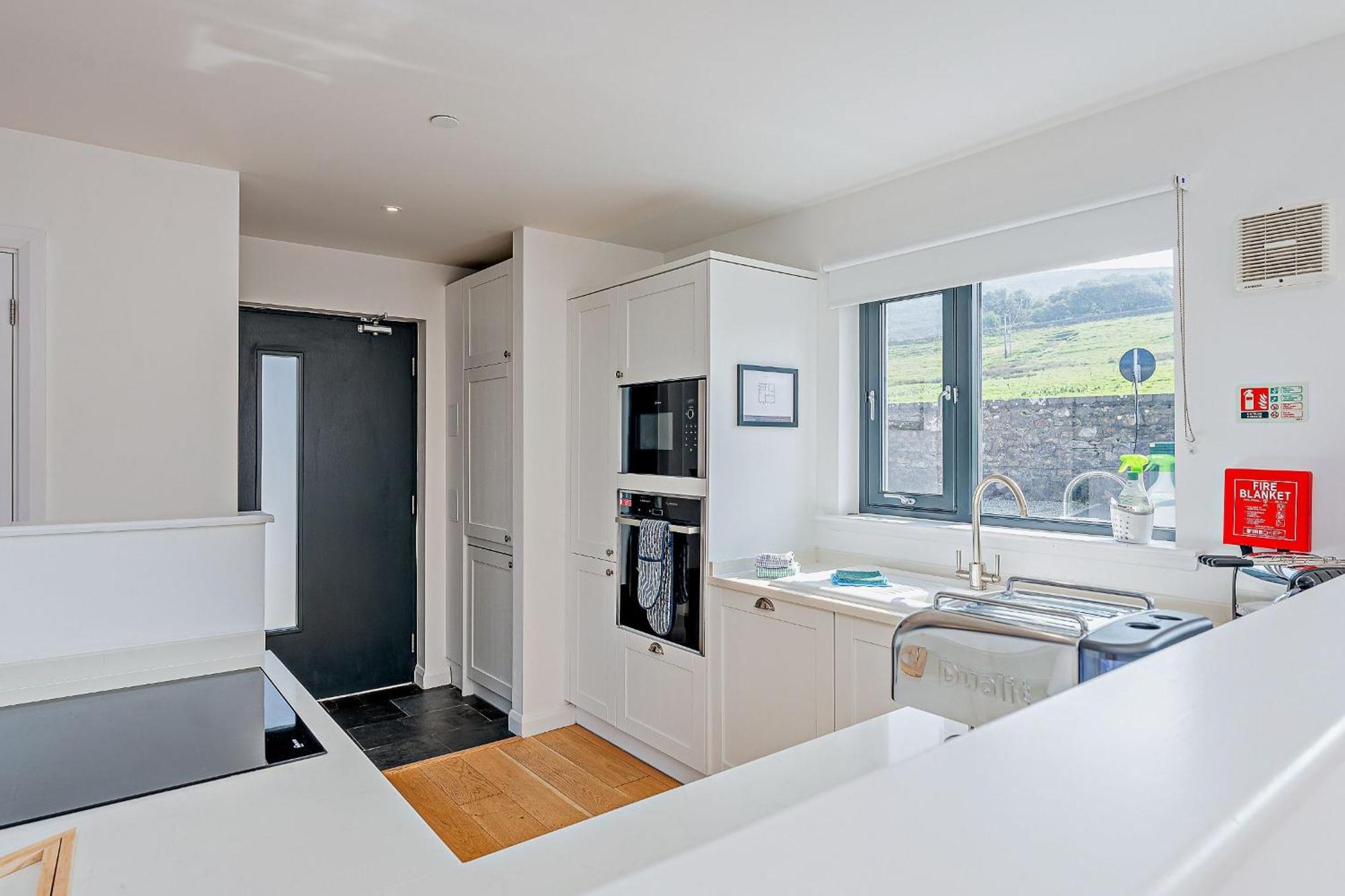 2 Bed Ground Floor Apartment - 11 Plas Pistyll Luaran gambar